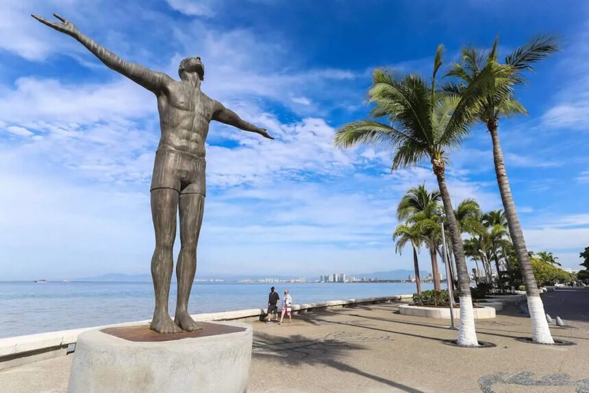 Reabren el puerto de Puerto Vallarta a la navegación tras el paso del huracán Simón