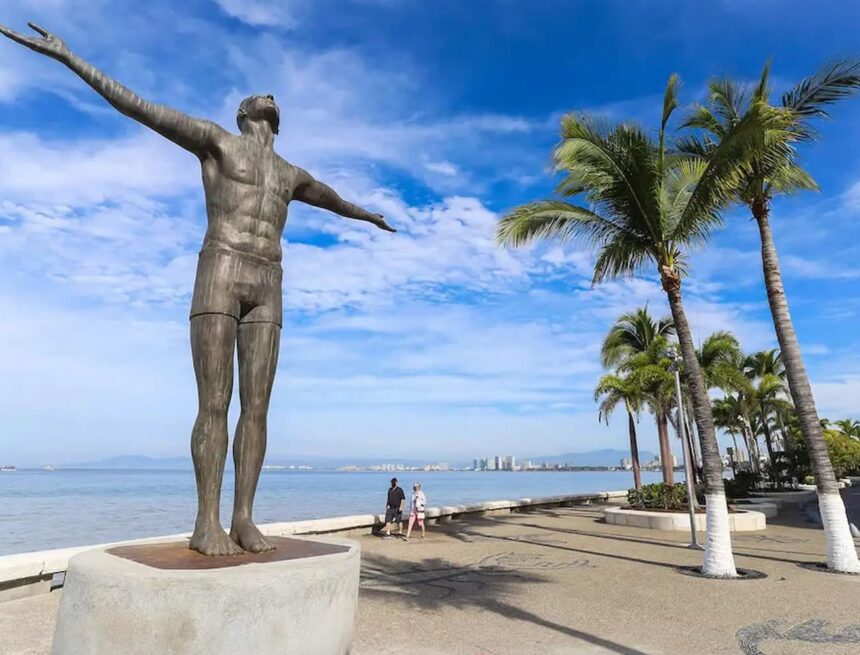 Reabren el puerto de Puerto Vallarta a la navegación tras el paso del huracán Simón