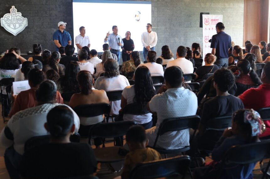 Cerca de 400 vallartenses se gradúan de los talleres de oficios “Renacemos Juntos”