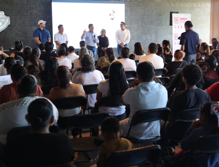 Cerca de 400 vallartenses se gradúan de los talleres de oficios “Renacemos Juntos”