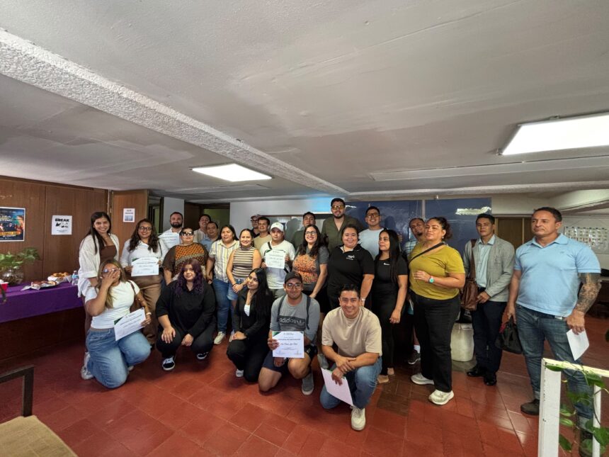 IMG-20261005-WA0151 Capacitan a prestadores de servicios turísticos en marketing