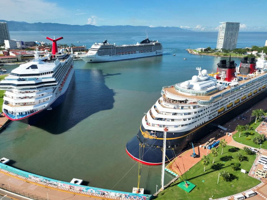 Casi 11 mil personas llegan a bordo de los tres cruceros que atracaron hoy en Vallarta