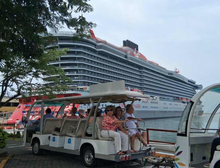 Puerto Vallarta registra doble arribo de cruceros este miércoles
