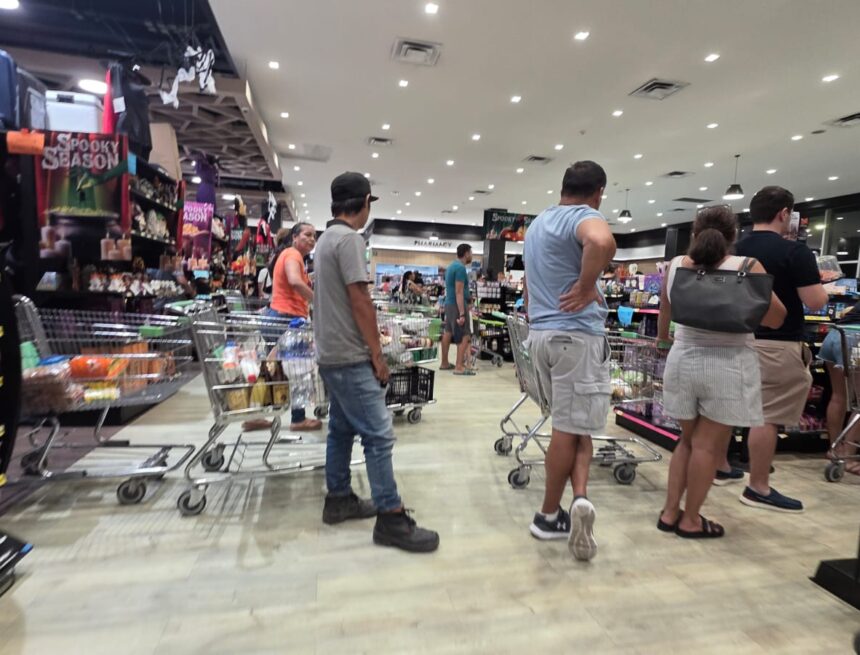 IMG-20261008-WA0599 Se registran compras de pánico en Puerto Vallarta ante posible impacto de Simón