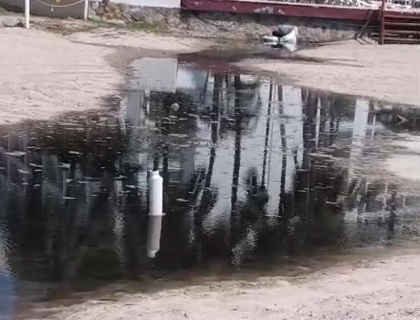 Denuncian presunta descarga de aguas negras al mar en la zona turística norte de Puerto Vallarta