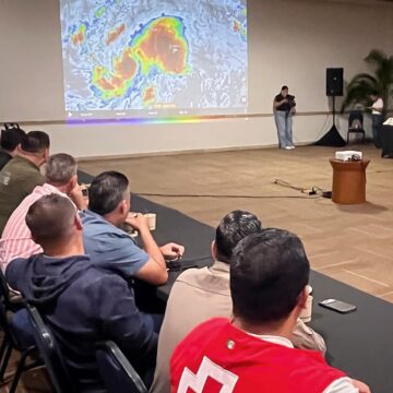 Mantiene Puerto Vallarta vigilancia preventiva ante huracán Trudy